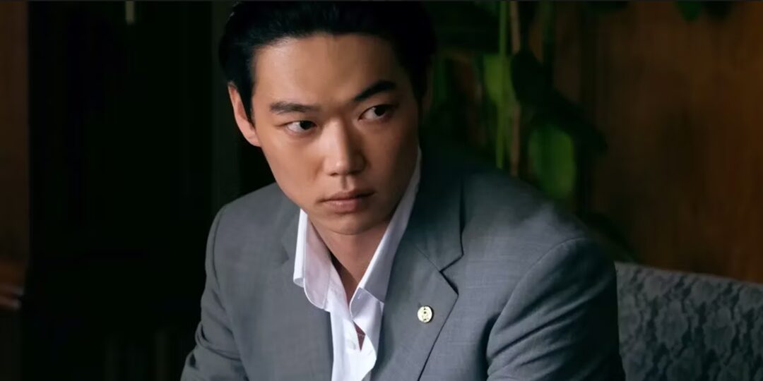 در فصل دوم سریال Tokyo Vice کاراکتر ساتو از حالت تک بعدی خارج شده و ابعاد دیگری از شخصیت خود را به نمایش می‌گذارد.