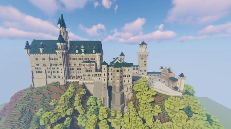 قلعه Neuschwanstein که در دنیای واقعی وجود دارد و در بازی ماینکرفت بازسازی شده است.