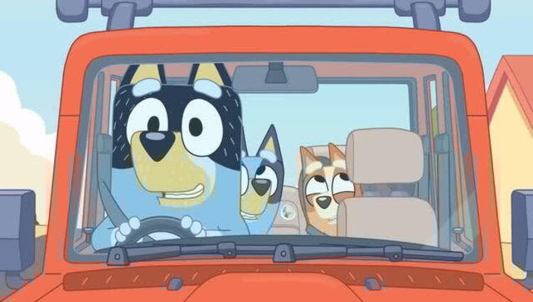 اولین فیلم بلند این مجموعه با عنوان «بلوئی: فیلم» (Bluey the Movie) برای اکران در سال ۲۰۲۷ برنامه‌ریزی شده است