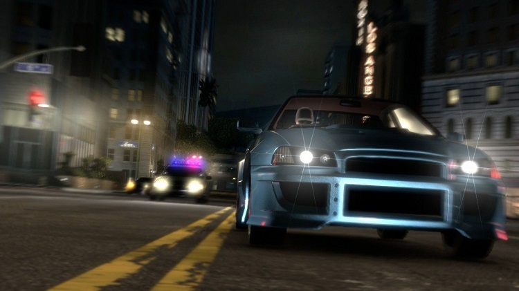 بازی ریسینگ Midnight Club: Los Angeles سیستم تعقیب و گریز پلیسی را به شکلی واقع‌گریانه به نمایش می‌گذارد