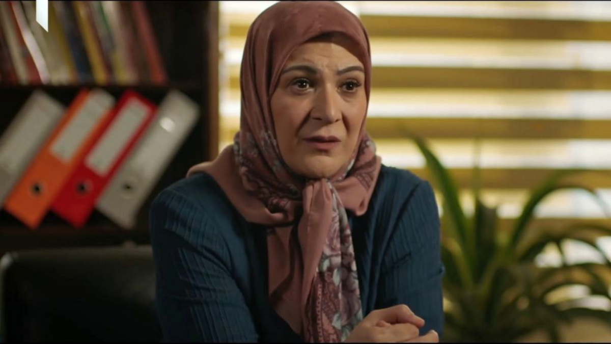 همسری عاقل و مادر نمونه که با صبر و تدبیر خانه و خانواده را سرپا نگه می‌دارد