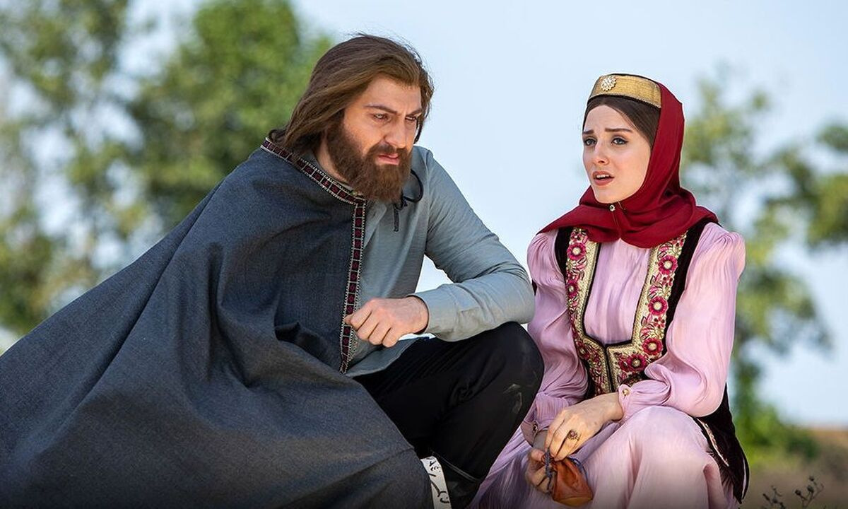 داستان عاشقانه و سیاسی دربار قاجار که زندگی و عشق جیران را با رقابت‌ها و سیاست‌های درباری درهم می‌آمیزد