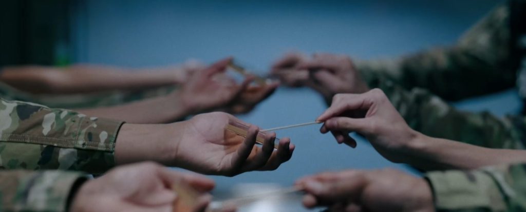 نقد فصل اول سریال Pluribus؛ قسمت اول | کلیشهی تناقض