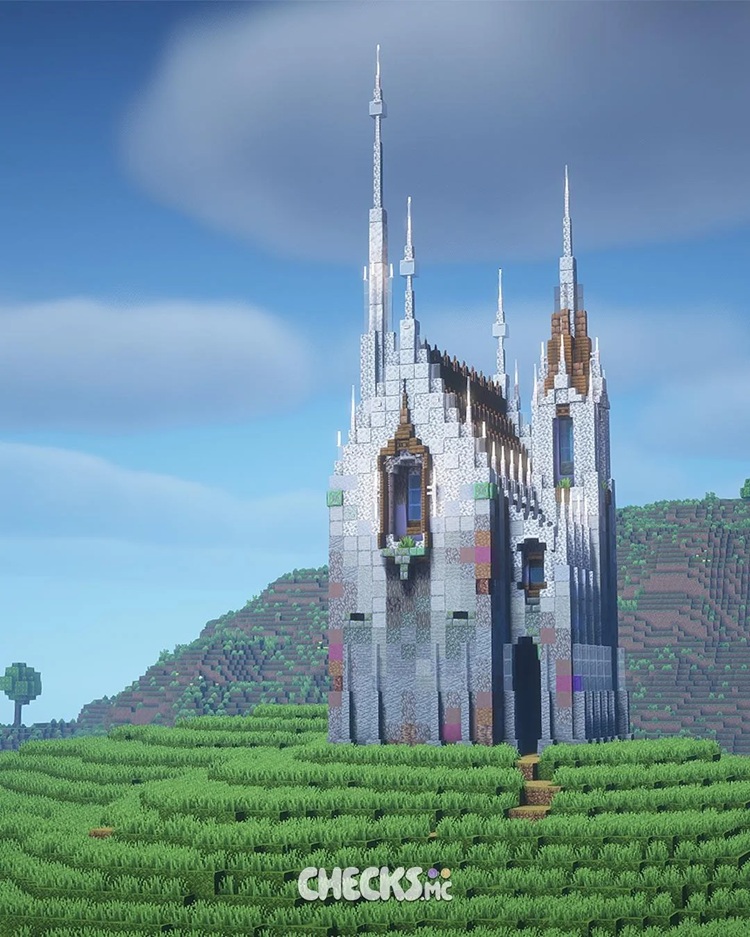 سازنده سعی کرده تا سازه خود در ماینکرفت را تا جای ممکن به واقعیت نزدیک کند