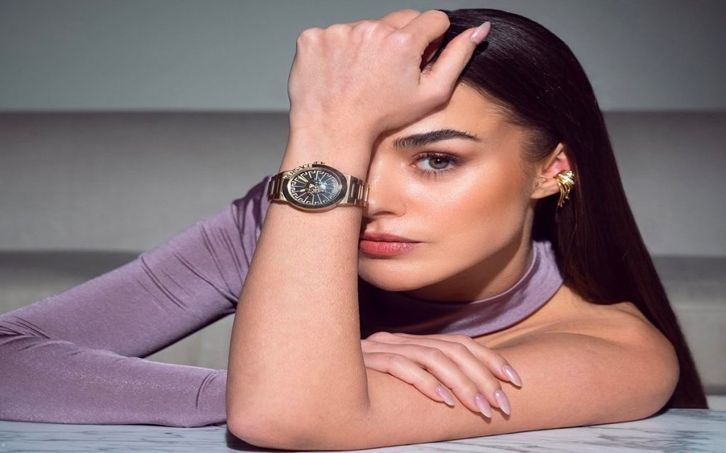 بنسو سورال (Bensu Soral)