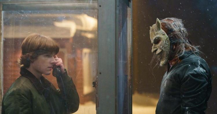 فیلم با تمرکز بر گوئن و زخمهای روانی فینی، نشان میدهد که شر حتی بعد از مرگ هم میتواند بازگردد