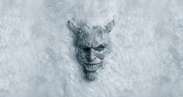 روایت فیلم تلاش میکند میان وحشت، تروما و عناصر ماورایی تعادل برقرار کند، هرچند گاهی در این مسیر زیادهگویی میکند