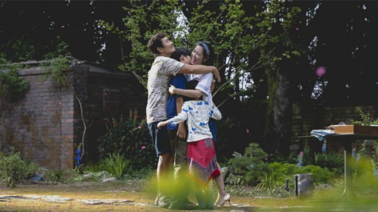 نمایی احساسی از خانواده که محور داستان و تصمیمهای منسو هستند