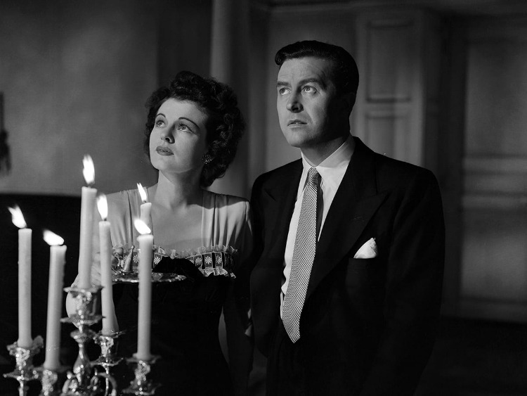 خواهر و برادری پس از خرید عمارتی ساحلی درمییابند خانهشان در تسخیر ارواحی خطرناک قرار دارد