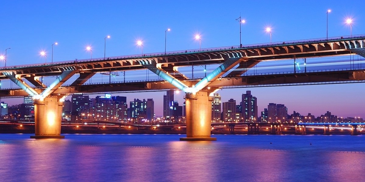 لوکیشنهای انیمیشن شکارچیان شیطان کیپاپ - پل چونگدام (Cheongdam)