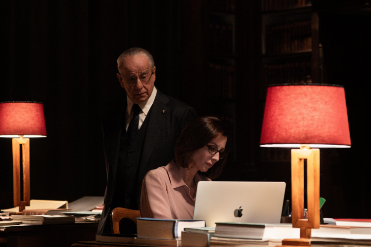 در نهایت، فیلم بیش از آنکه درباره قدرت باشد، درباره دستیابی به «فیض» و سبکی در لحظه ترک آن است